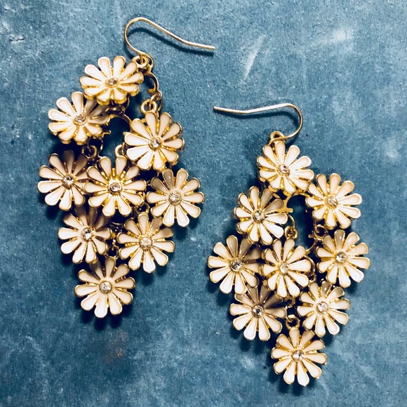 Daisy Waterfall Dangles - Picture 2 of 2